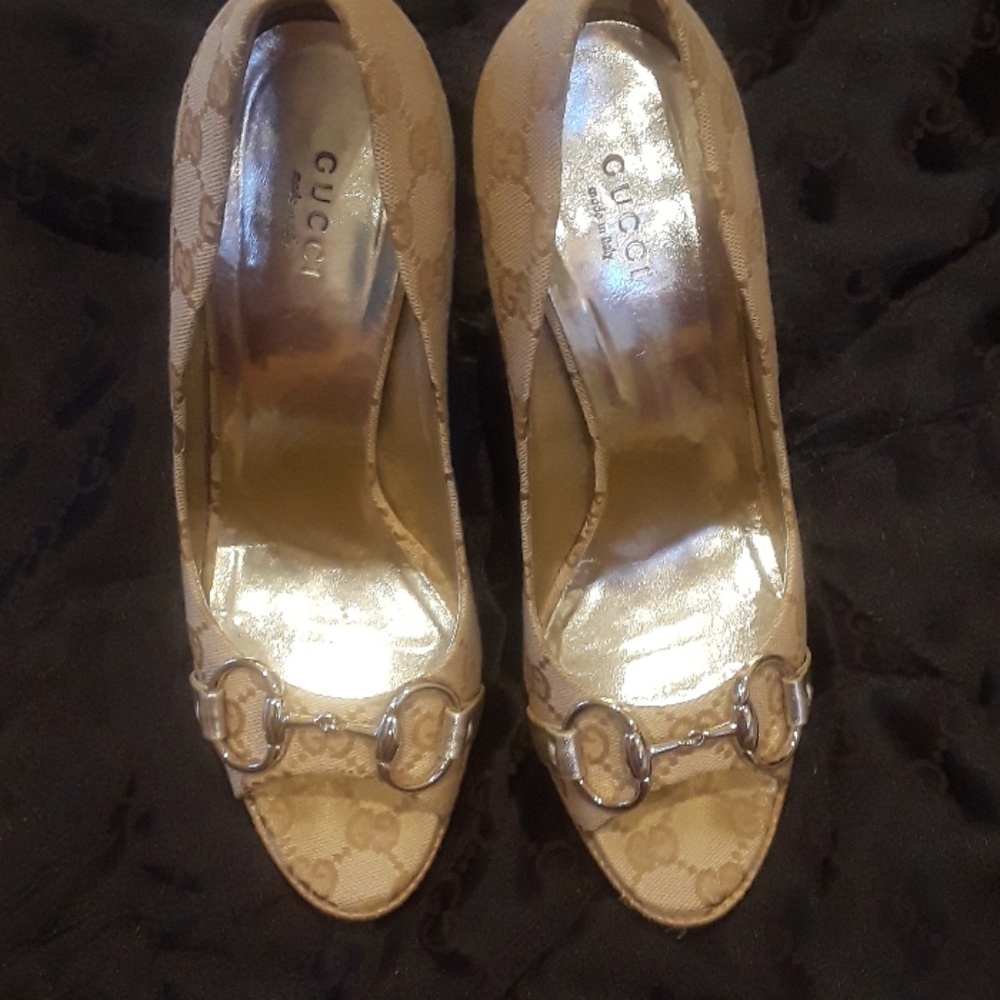 Gucci peep toe pumps